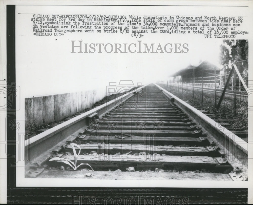 1962 Press Photo Chicago Railroads Deserted during Railway Disputes - nef43231