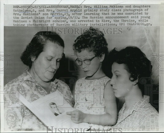 1961 Press Photo Mrs William Makinen Read Paper on Marvin Makinen Spy Charges