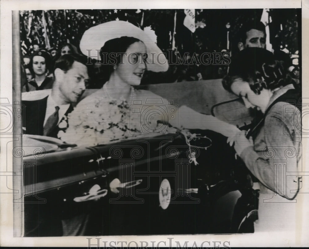 1939 Press Photo Queen Elizabeth of England Meets Girl Scout- Historic Images