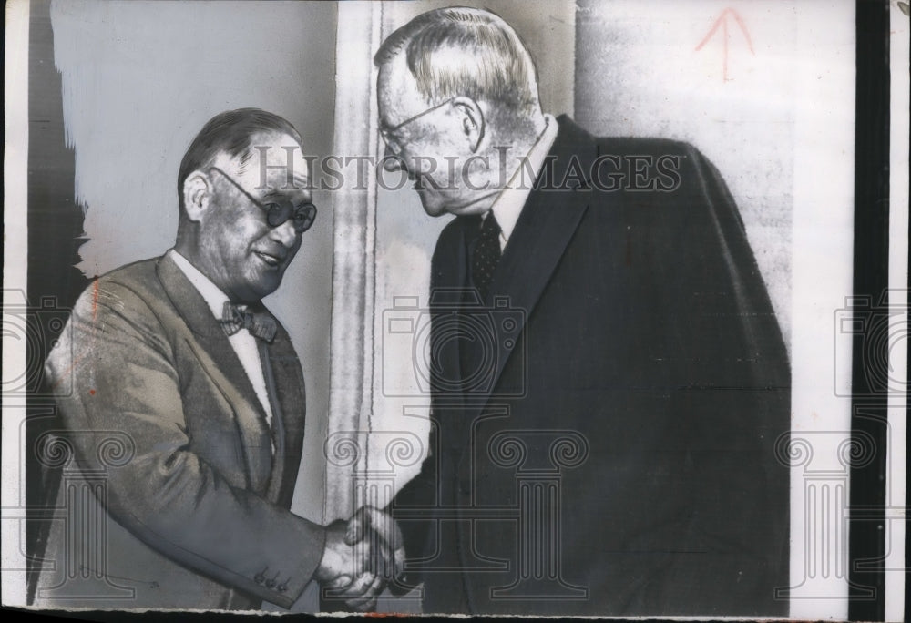 1954 Press Photo Dulles shakes hands with Shigemitsu during luncheon meeting