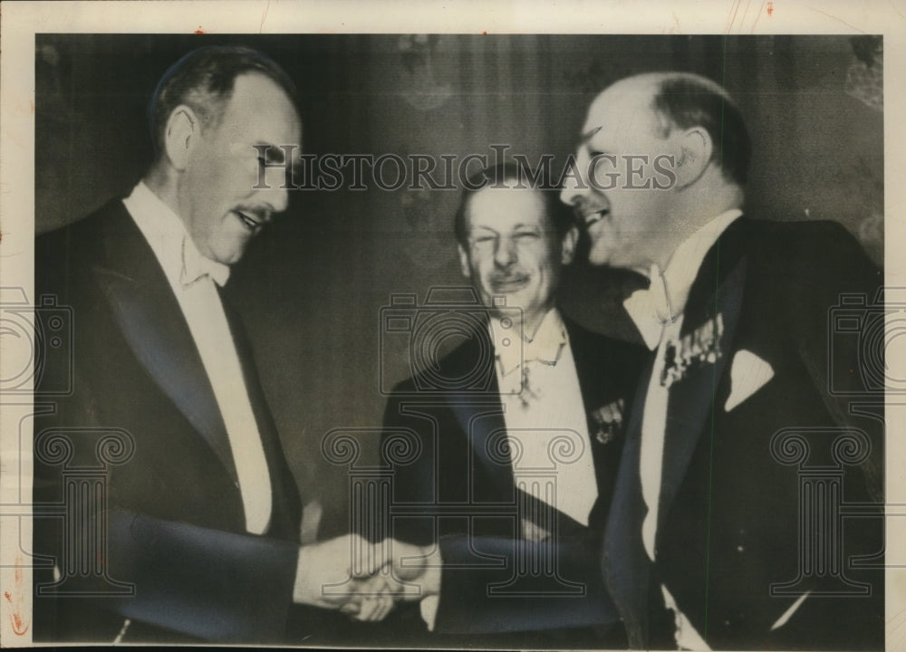 1950 Press Photo Dean Acheson greeted by Prime Minister Clement Attlee at London