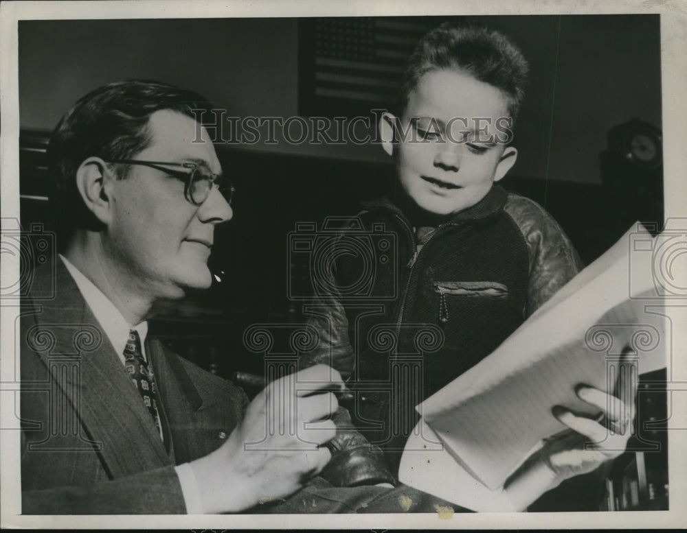 1944 Press Photo Bill Monroe Found Paper Shortage was Causing Crimp In Sales