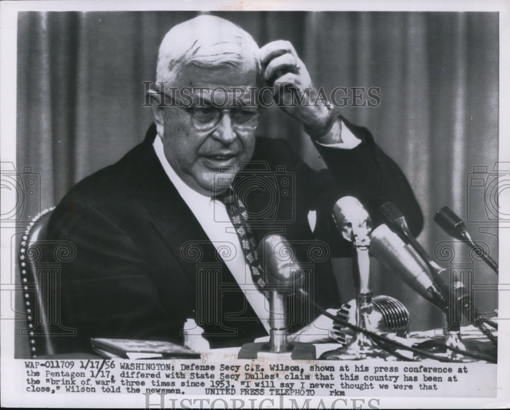 1956 Press Photo C.E Wilson at Press Conference at Pentagon Differs with Dulles
