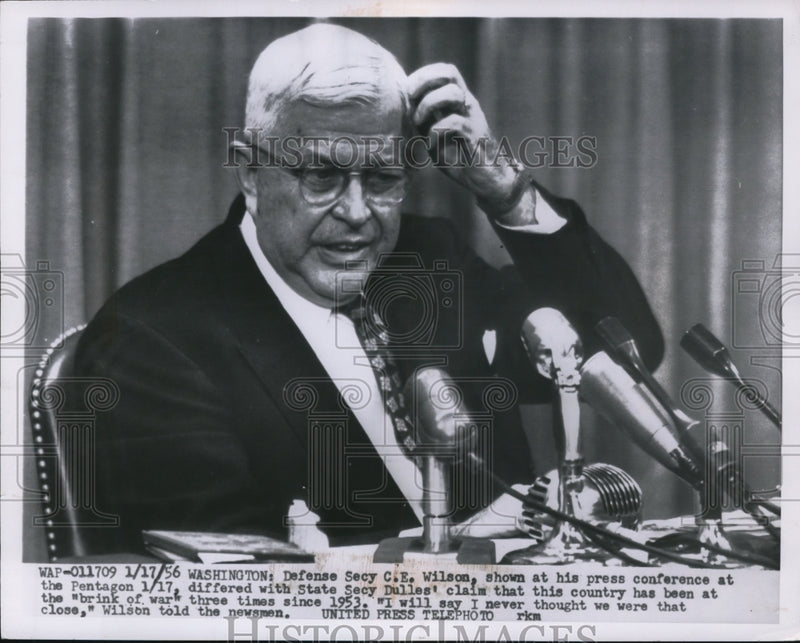 Load image into Gallery viewer, 1956 Press Photo C.E Wilson at Press Conference at Pentagon Differs with Dulles
