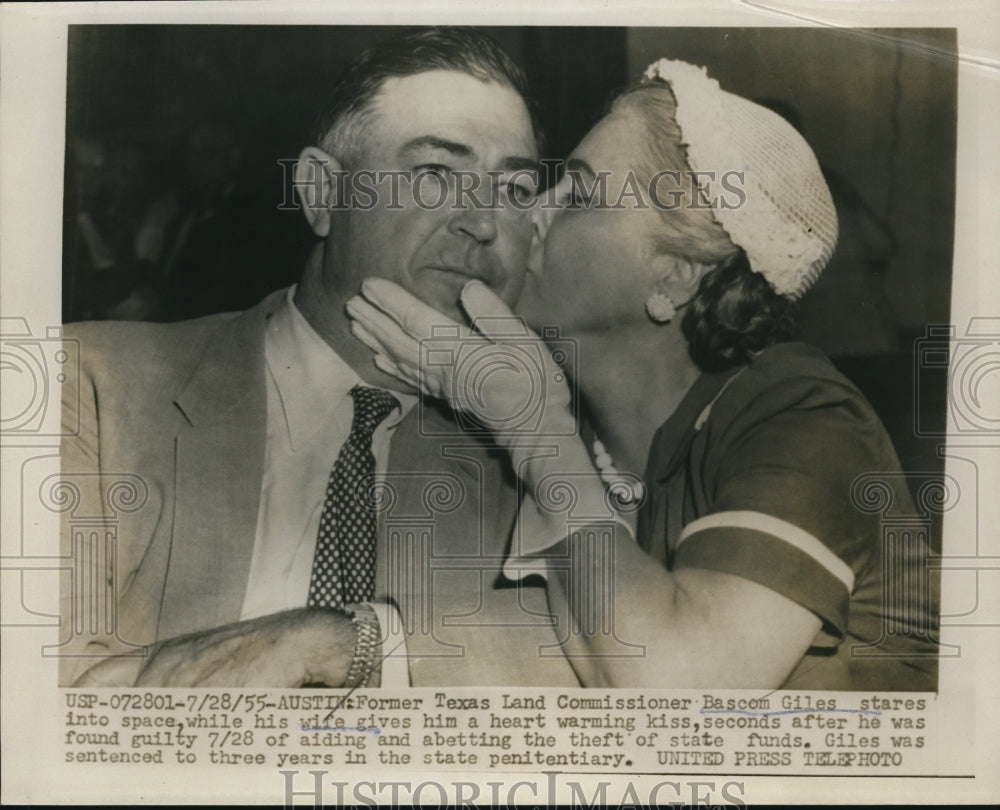 1955 Press Photo Bascom Giles Receives Heart Warming Kiss After Found Guilty