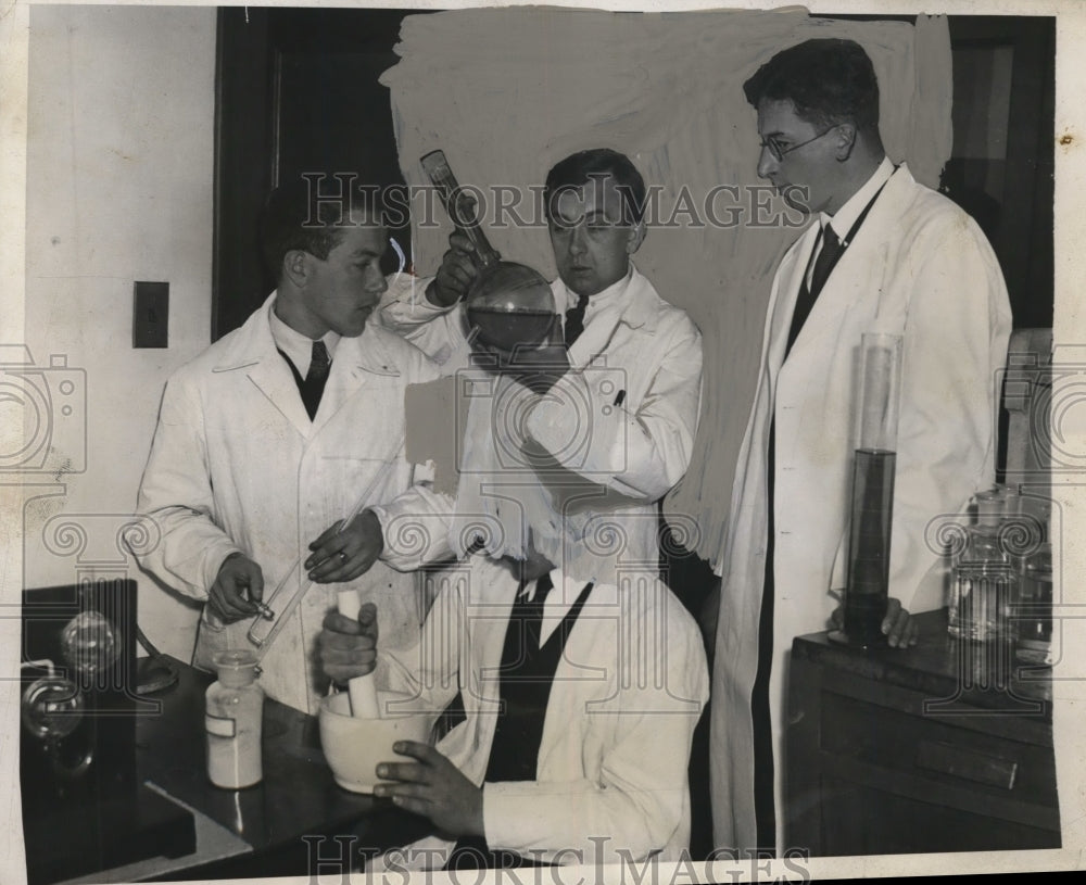 1932 Press Photo Ernst Waldschmidt Director of Biochemistry School - nef43455