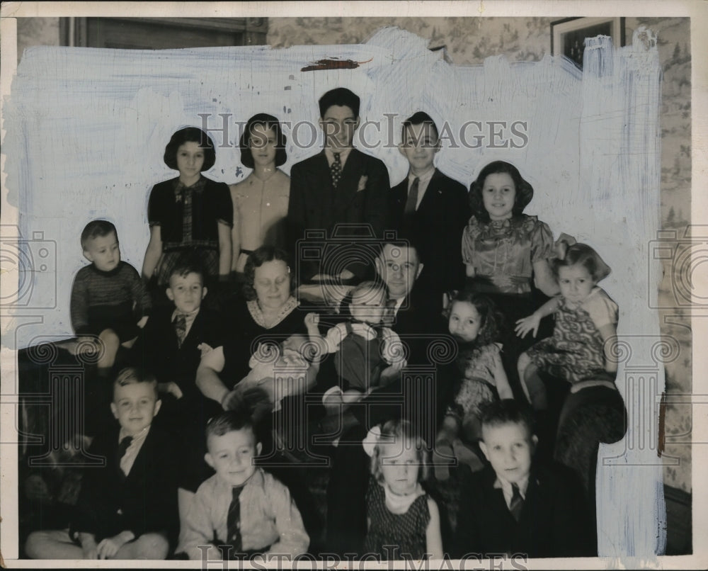 1940 Press Photo The Morels' Family Have Birthdays Every Day Month and Year