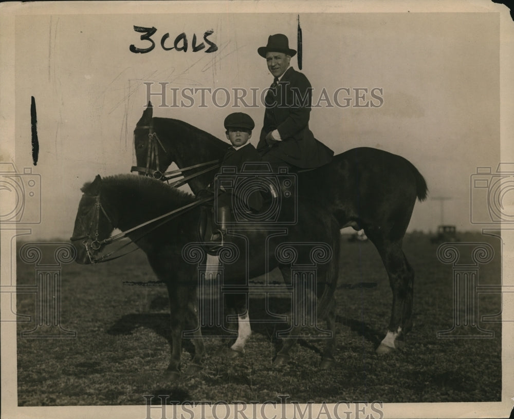 1918 Press Photo John L. Saullers with son killed his wife Blanche Saullers
