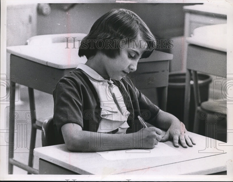 Load image into Gallery viewer, 1953 Press Photo Pamela Taylor - nef43524
