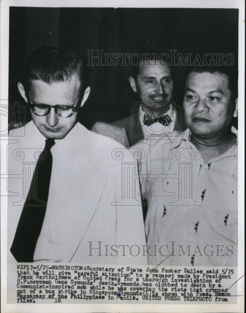 Load image into Gallery viewer, Press Photo Newsmen Gene Symonds Clubbed to Death by Communist Inspired Mob

