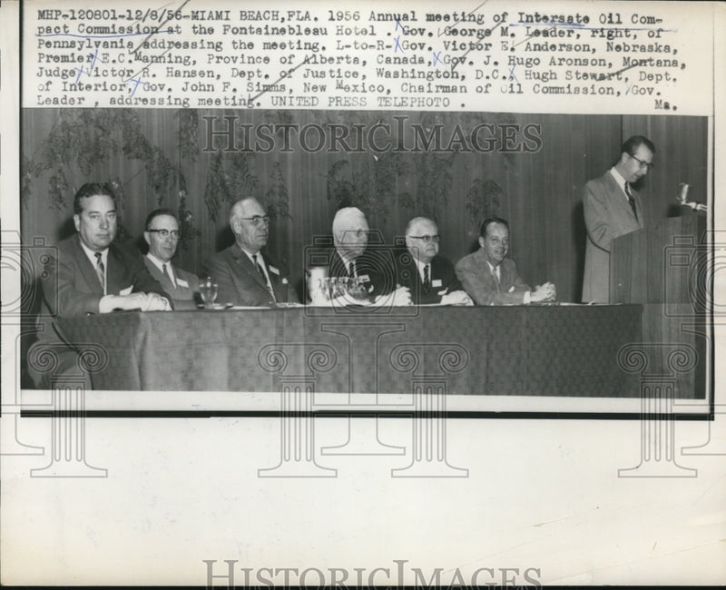 Load image into Gallery viewer, 1956 Press Photo Interstate Oil Compact Commission Meeting, Fontainebleau Hotel
