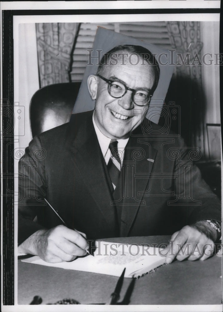 1958 Press Photo David W. Kendall at White House - nef43762