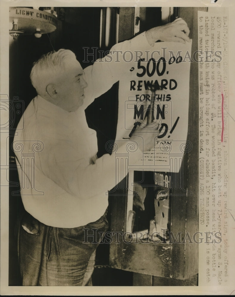 1951 Press Photo Edward Blumenstine Tacking Reward Sign for Return of Ayne Nagle