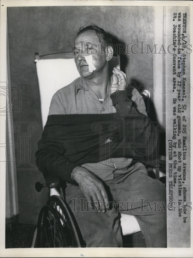 1958 Press Photo Stephen Koncsol Shows Wounded in Face by 17-Year-Old Gunman