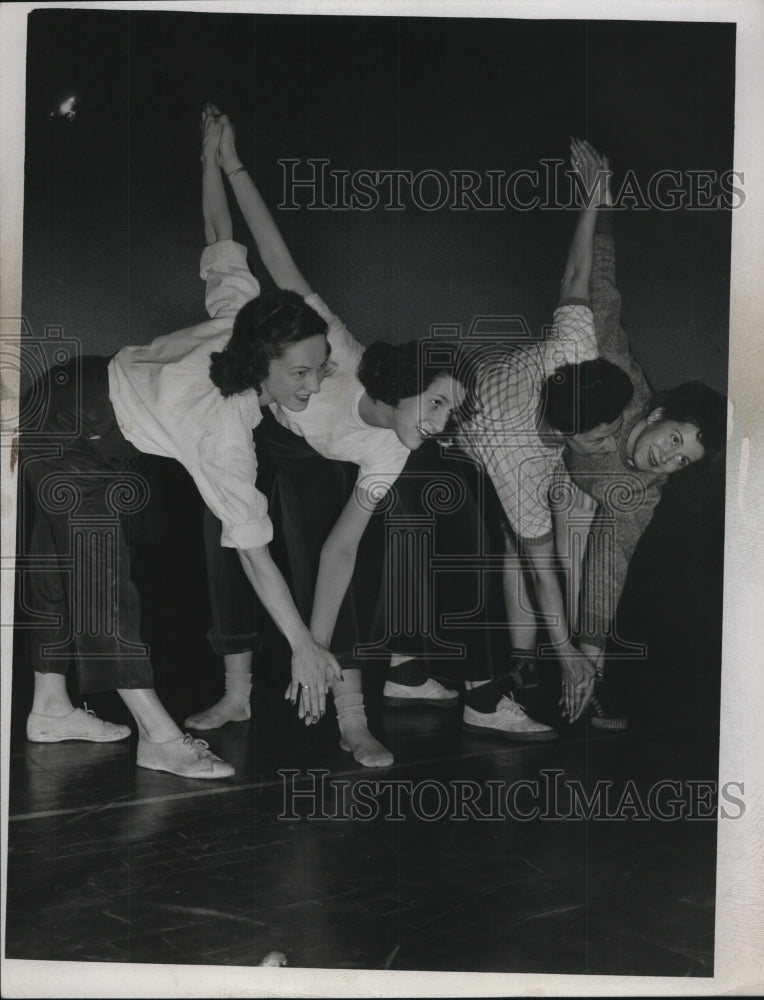 Load image into Gallery viewer, Press Photo School Dancers - nef44131
