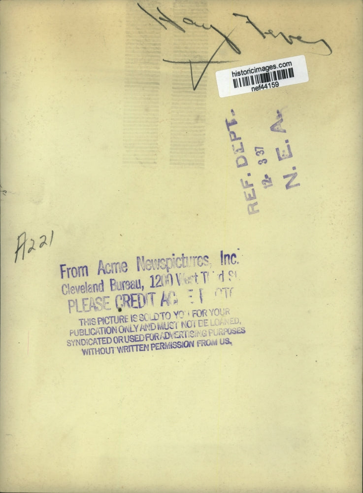 1937 Press Photo Man Suffering with Hayfever Allergies - nef44159