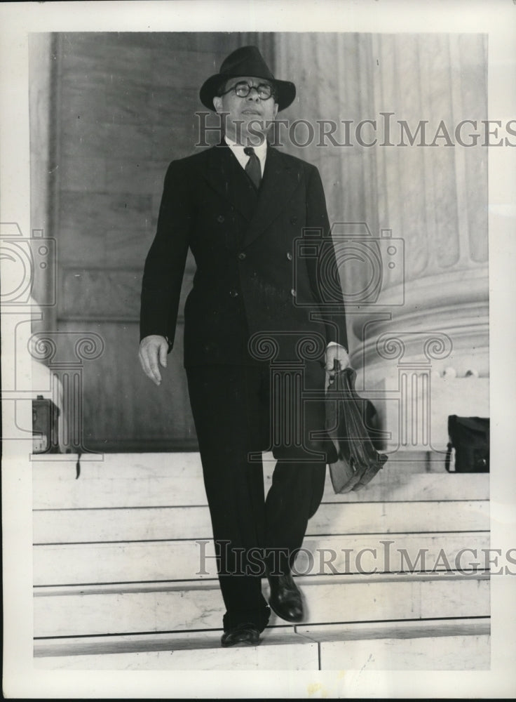 1937 Press Photo Albert Levitt Leaves Supreme Court Building, Washington, DC