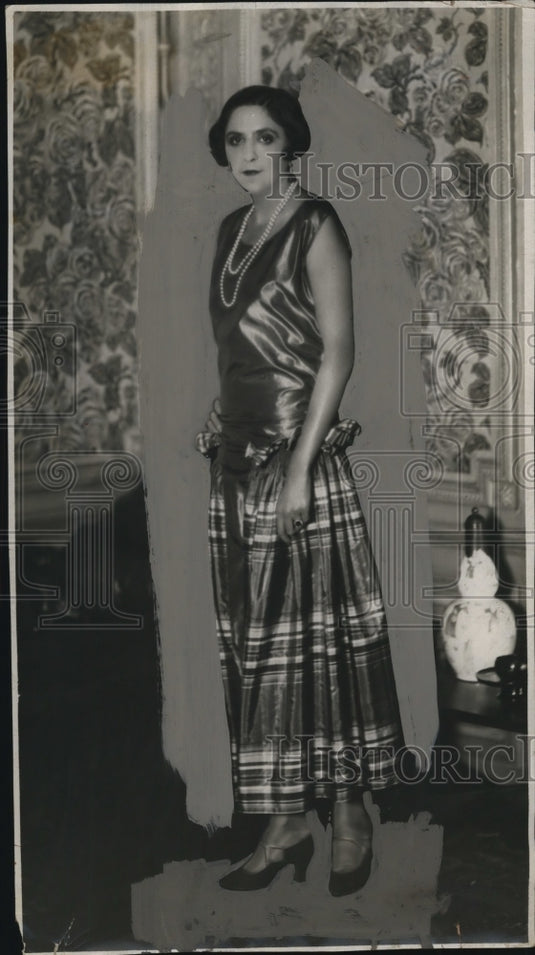 1925 Press Photo Alice Bernard Models Vera Sergine Inspired Outfit - nef44276