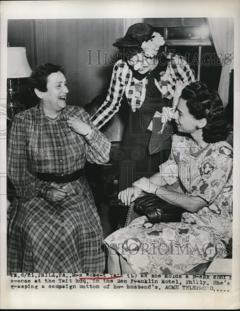 1948 Press Photo Mrs. Robert Taft at Press conference, Ben Franklin Hotel, PA