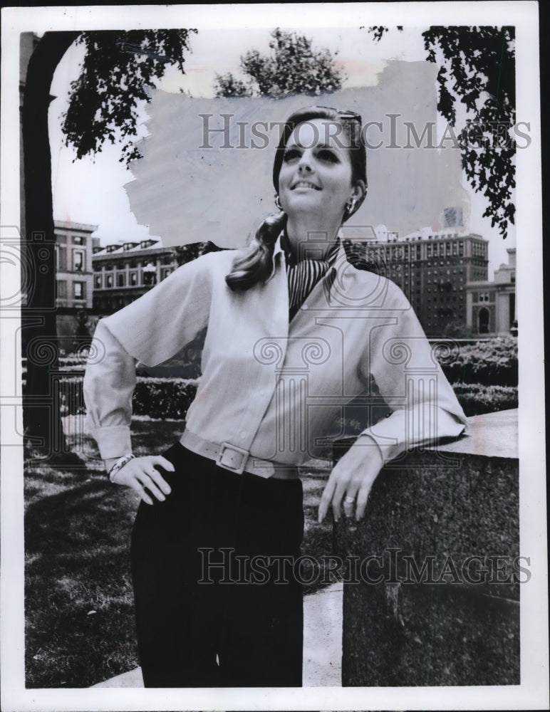 Load image into Gallery viewer, 1967 Press Photo Fashion Model in Shirt/Blouse - nef44364
