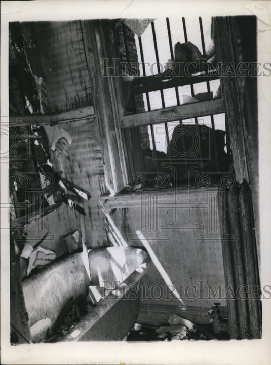 1944 Press Photo Scene of Fire at Chicago Apartment Building - nef44473