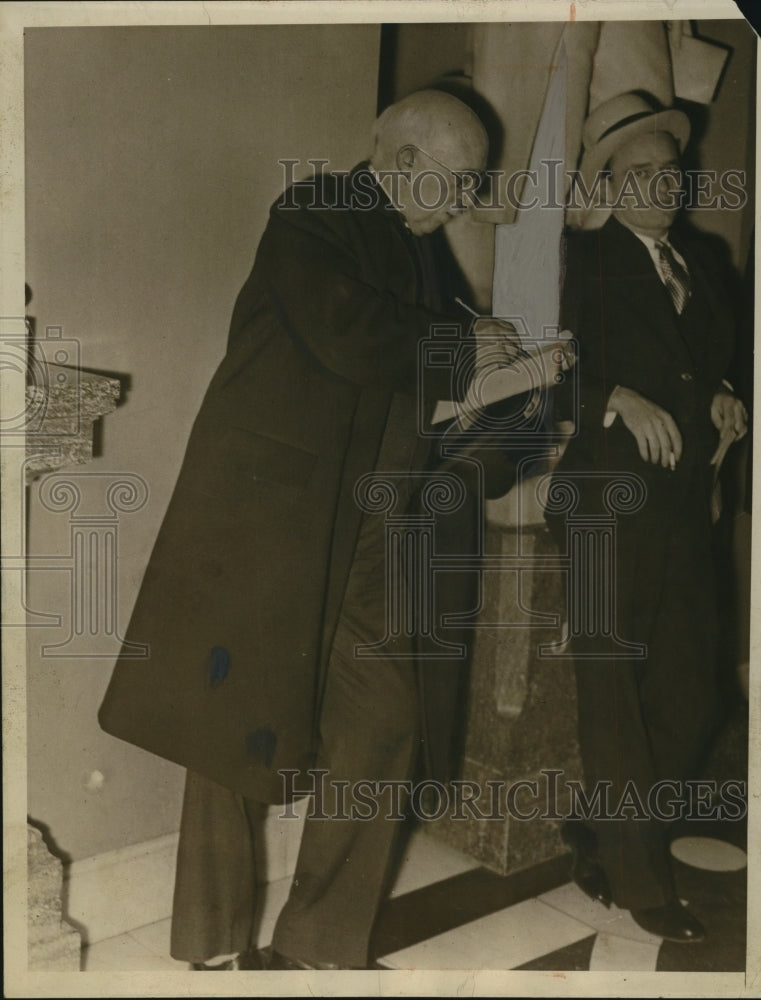Load image into Gallery viewer, 1933 Press Photo Bishop Canon Chase at Senate Meeting, Washington, D.C.
