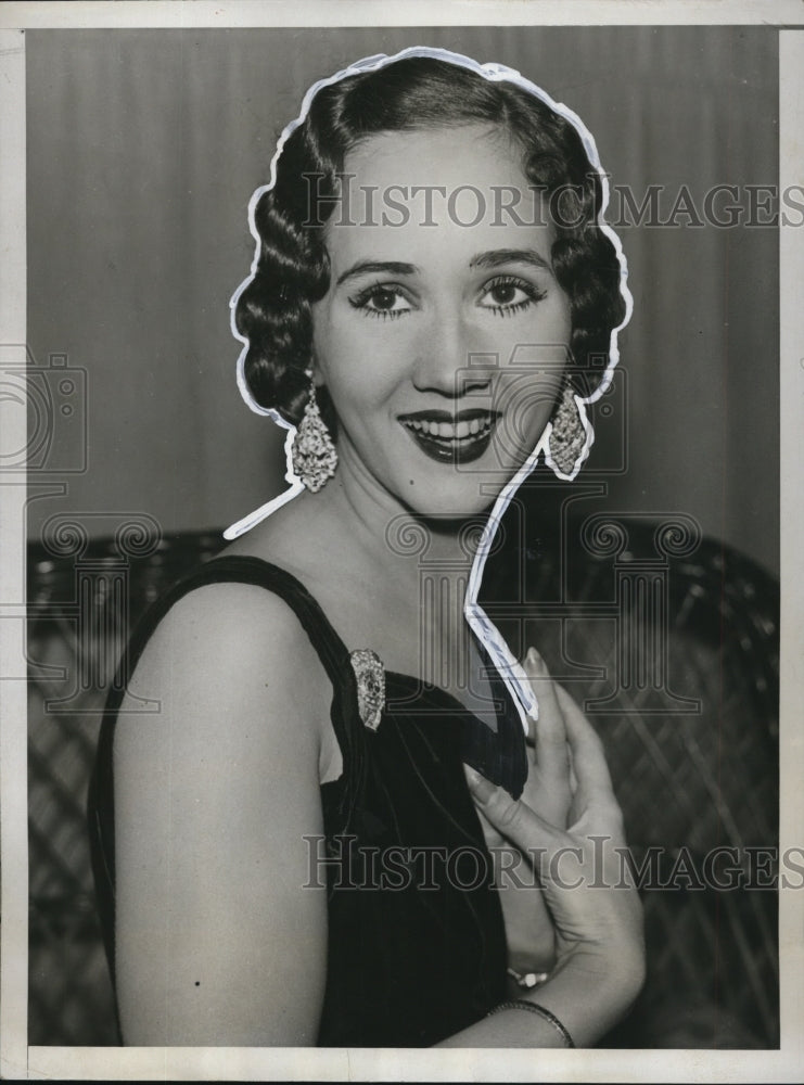 1932 Press Photo Peggy Mosely exhibit Frederics Vita Tonis Combination Wave- Historic Images