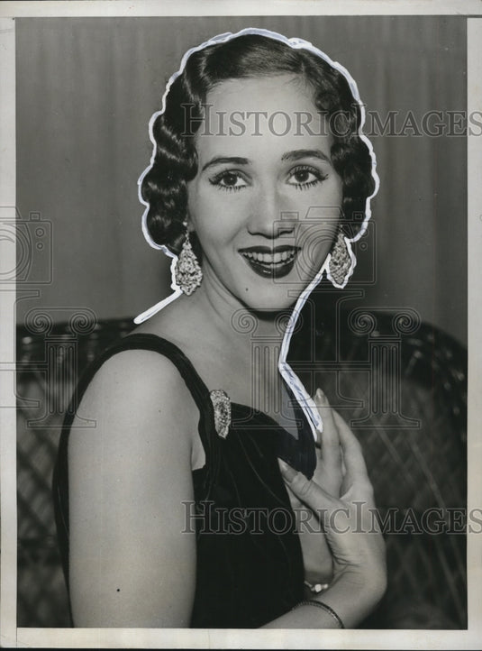 1932 Press Photo Peggy Mosely exhibit Frederics Vita Tonis Combination Wave- Historic Images