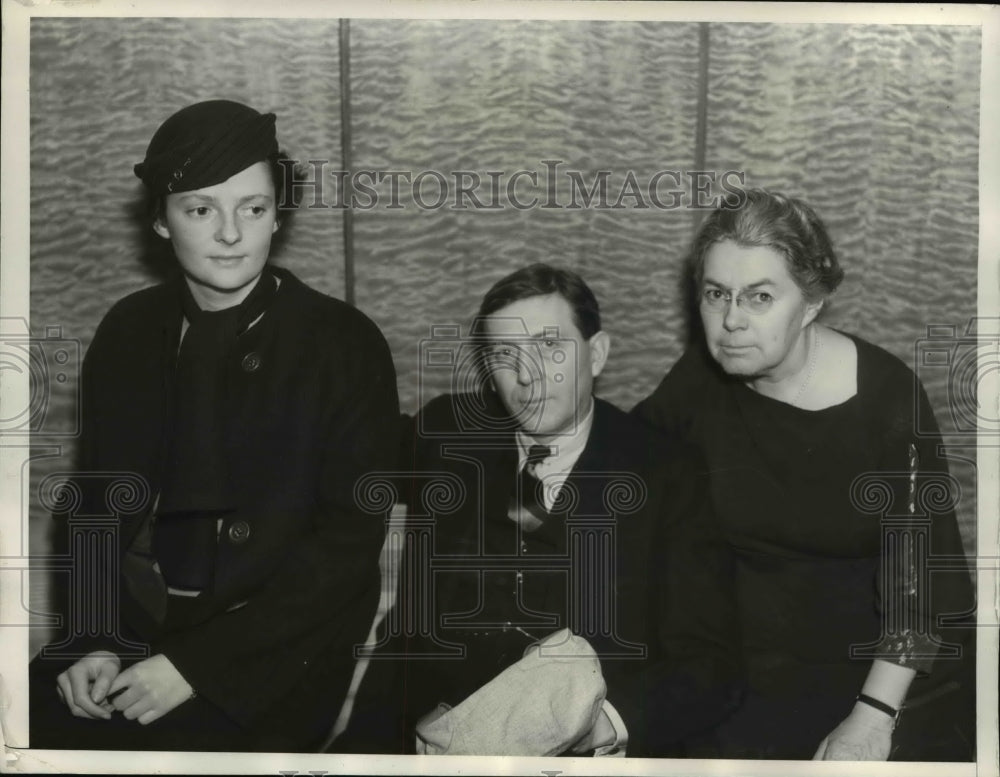1935 Press Photo Ms Taft and Dr & Mrs William Semple All of Cincinatti