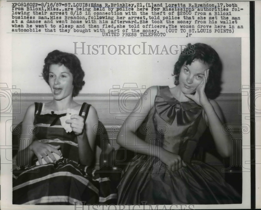 1957 Press Photo Edna R Brinkley & Loretta R Brandon Held in $2,500 Theft Charge