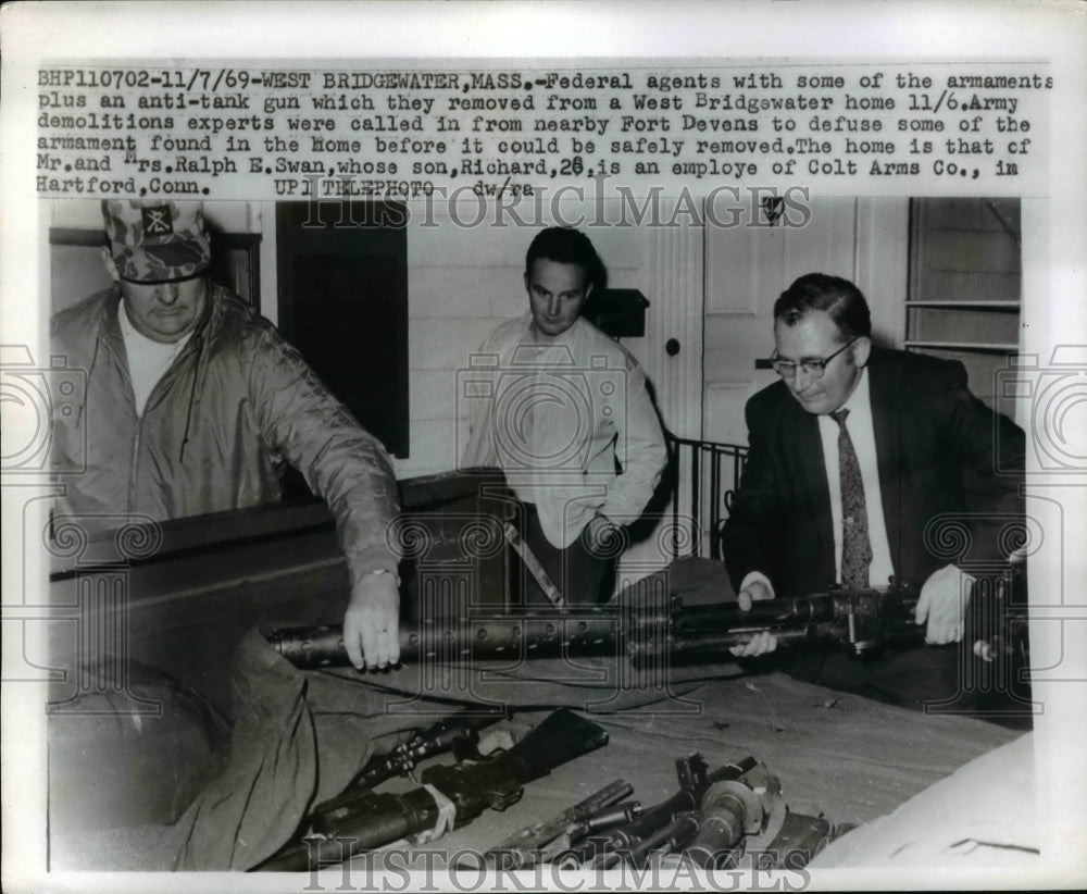 1969 Press Photo Mr & Mrs Ralph E Swan's Home Found with Armaments and Anti-Tank