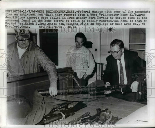 1969 Press Photo Mr & Mrs Ralph E Swan's Home Found with Armaments and Anti-Tank