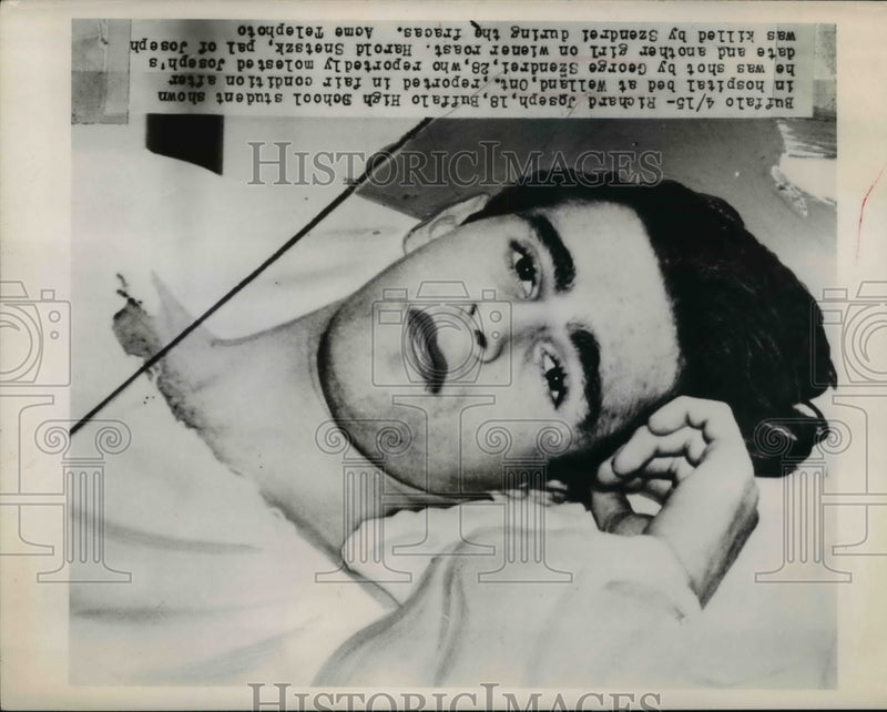 Load image into Gallery viewer, 1949 Press Photo Richard Joseph in Welland Hospital, Shot by George Szendrei
