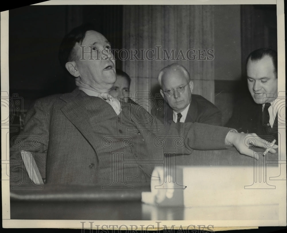 1937 Press Photo JW Buzzell in State Assembly Meeting on Federation of Labor