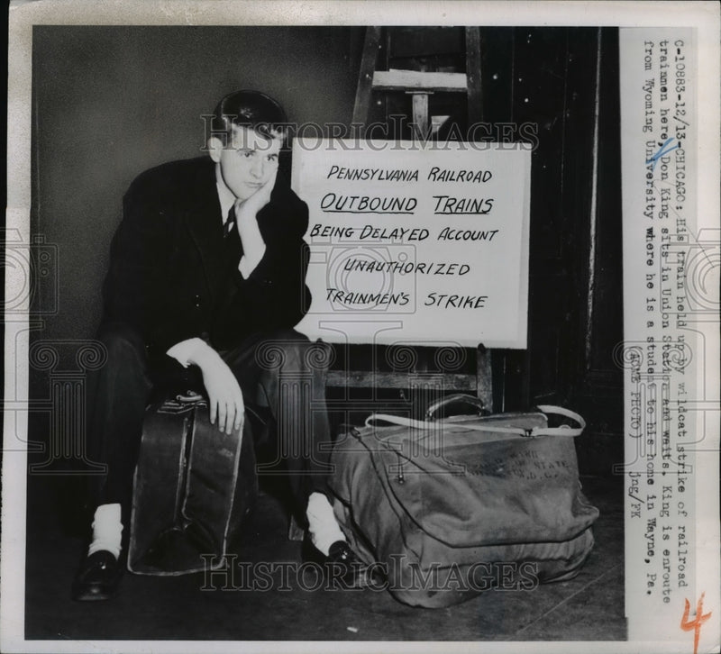 Load image into Gallery viewer, 1951 Press Photo Don King Waiting at Union Station During Train Strike, Chicago
