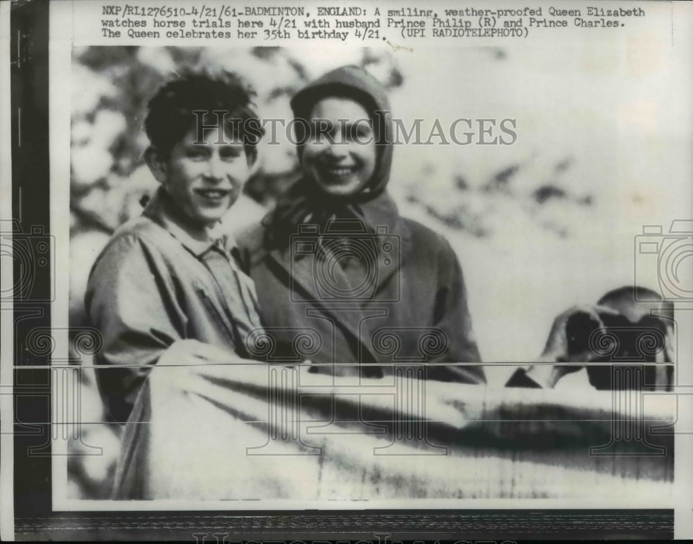 1961 Press Photo Queen Elizabeth Watches Horse Trials with Prince Philip and Son- Historic Images