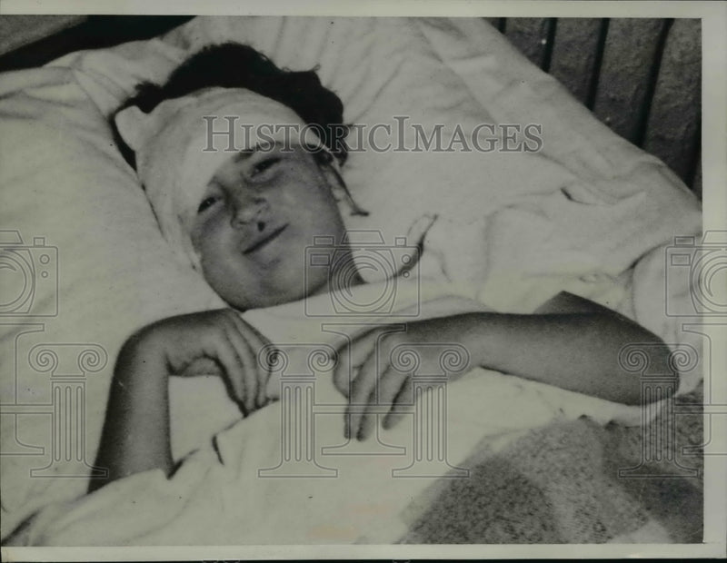 Load image into Gallery viewer, 1939 Press Photo Evelyn Ann Oliver Severely Injured When Tornado Struck Her Home
