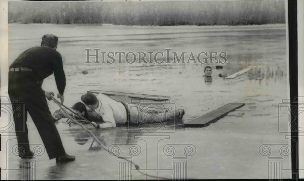 1959 Press Photo Francis Basile Rescuing Boys from Frozen Pond, Woodmere, NY