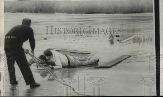 1959 Press Photo Francis Basile Rescuing Boys from Frozen Pond, Woodmere, NY