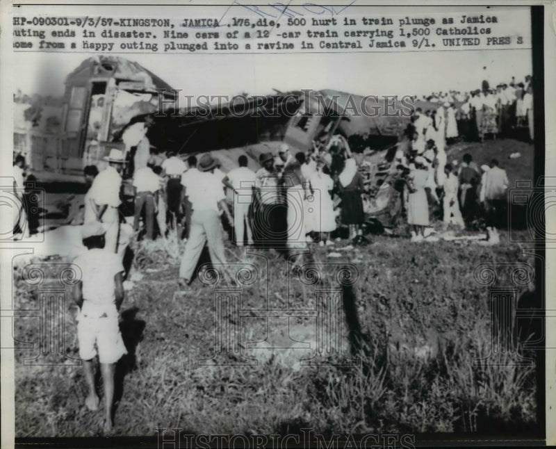 Load image into Gallery viewer, 1957 Press Photo Train Wreck in Kingston, Jamaica - nef44806
