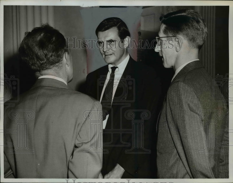 Load image into Gallery viewer, 1961 Press Photo Dale G. Winston - nef44817
