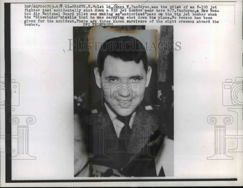 Load image into Gallery viewer, 1961 Press Photo Lieutenant James W. Van Scyoc - nef44827
