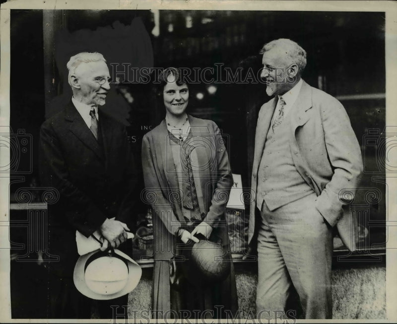 Load image into Gallery viewer, 1930 Press Photo Attendees at National Social Workers Conference, Boston
