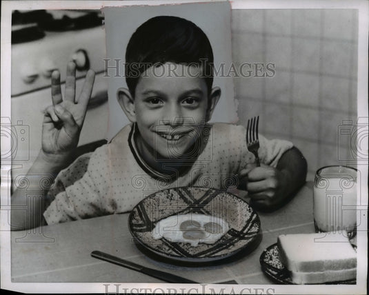 1955 Press Photo Boy Ricky Silvagi Eating 3-Yolked Egg - nef44909