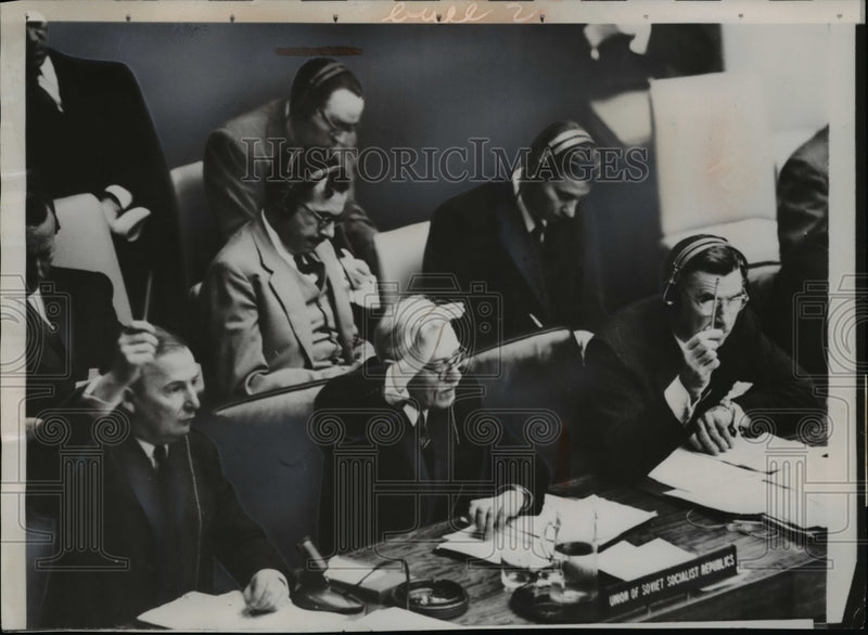 Load image into Gallery viewer, 1953 Press Photo United Nations NY Soviet Delegate Vishinsky, Britain's Lloyd
