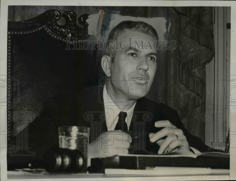 Load image into Gallery viewer, 1939 Press Photo Rexford Tugwell at City Planning Commission Hearing, New York
