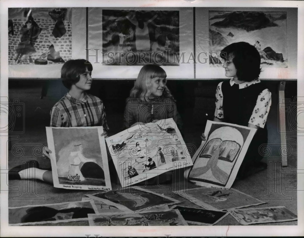 1964 Press Photo Barbara Horton, Debbie Detwiller, and Joyce Wolfe in Lakewood