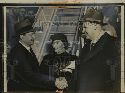 1958 Press Photo Wiley Buchanan Shakes Hand w/ Mikhail Menshikov & Wife