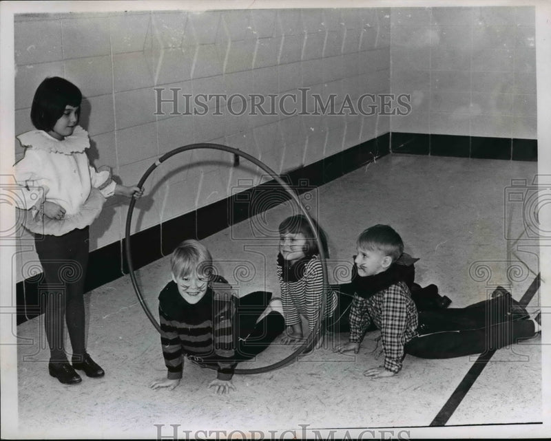 Load image into Gallery viewer, 1955 Press Photo Richmond Heights Kindergarten Circus, Ohio - nef45094
