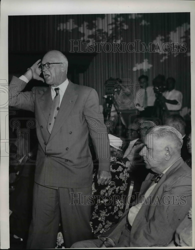 1952 Press Photo Joe Steadham argues from the floor during hearings - nef45157